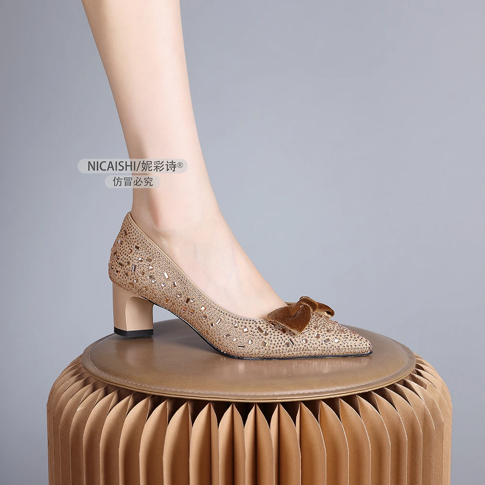 2025年春季新款尖头水钻粗跟按鞋女不累脚法式职业通勤中跟鞋1658