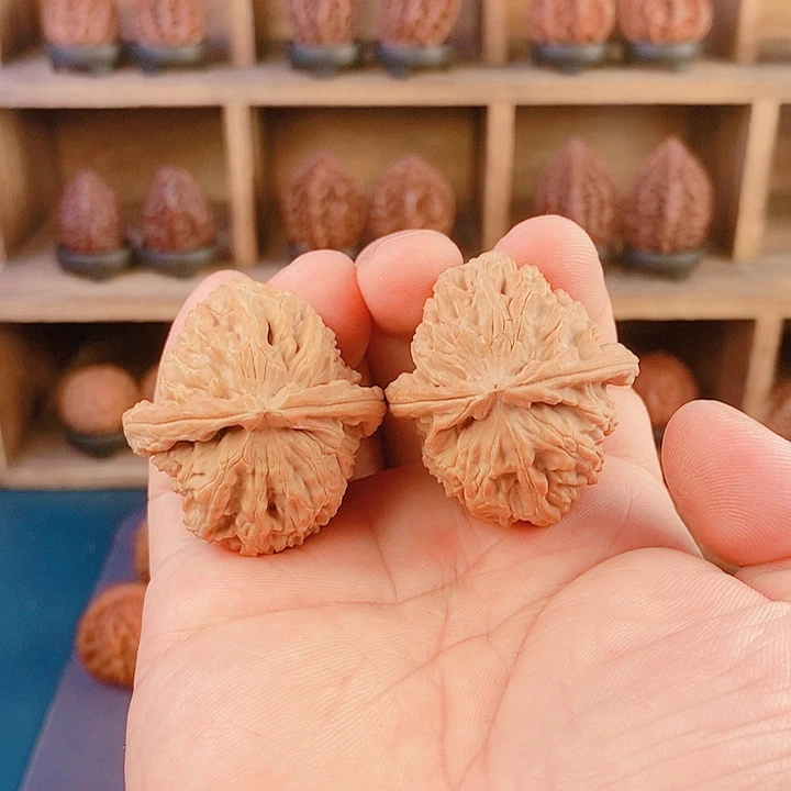 文玩核桃吊坠74白狮子