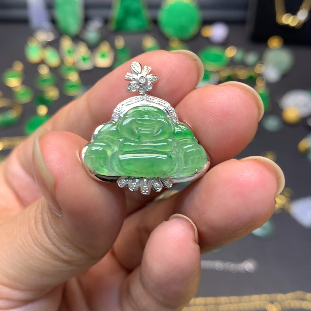 翡翠18K金镶嵌颈饰吊坠