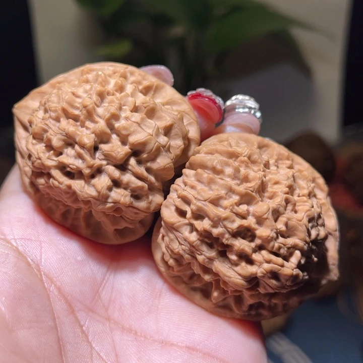 桃核把件              44