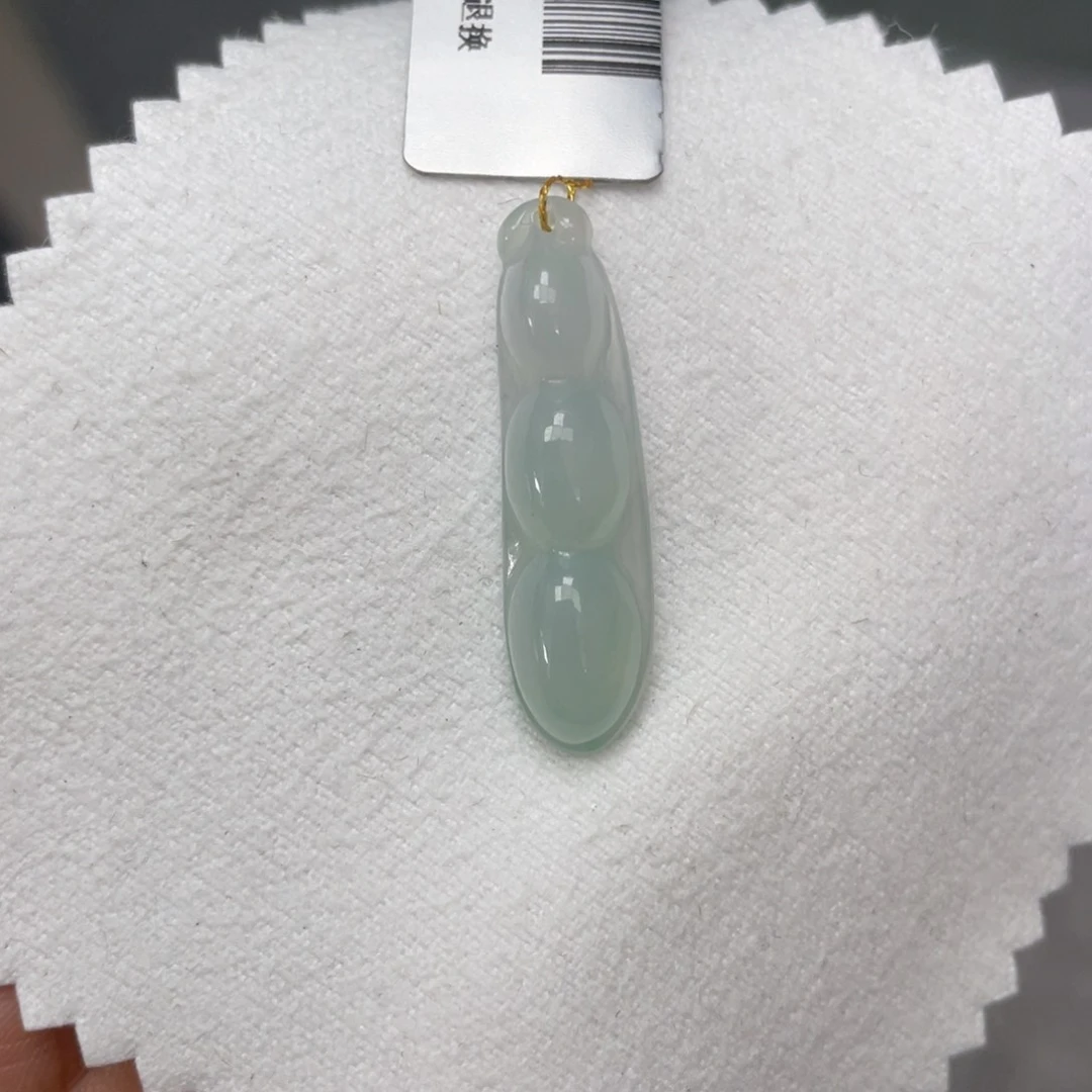 翡翠未镶嵌颈饰福豆