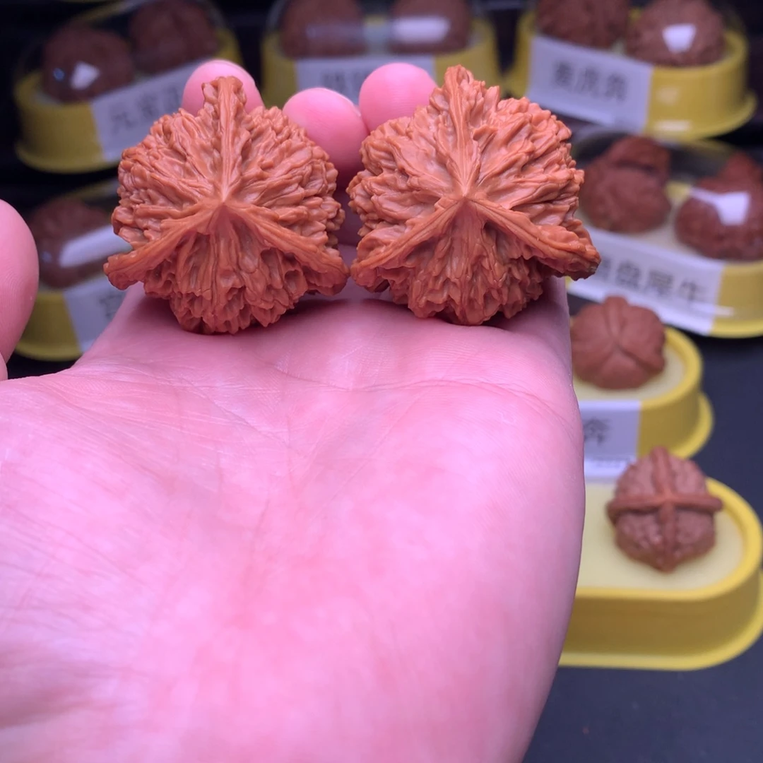 文玩核桃吊坠蟠龙纹奔