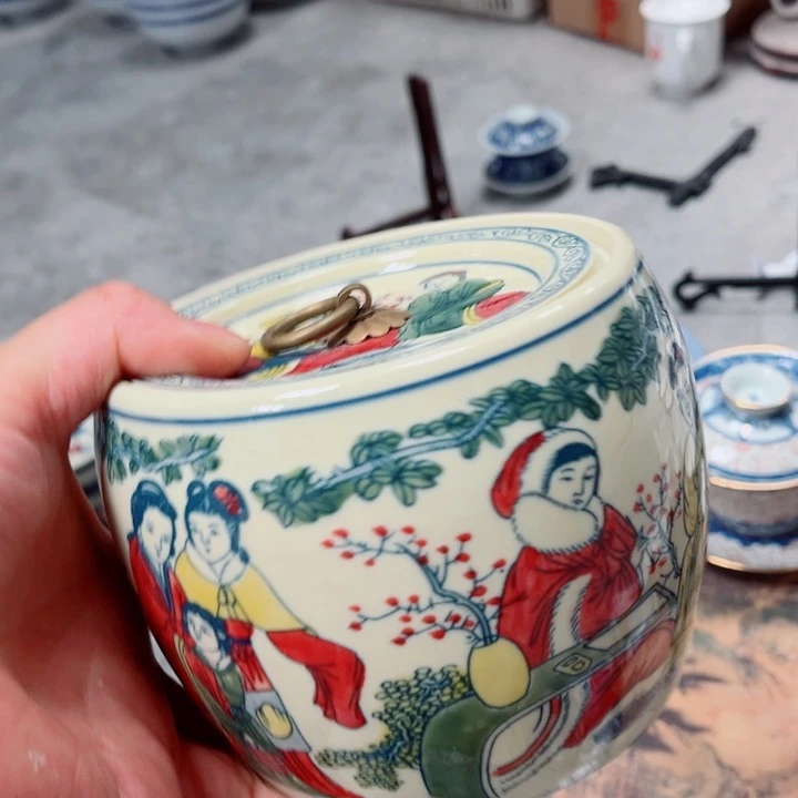 青花玲珑茶叶罐手绘