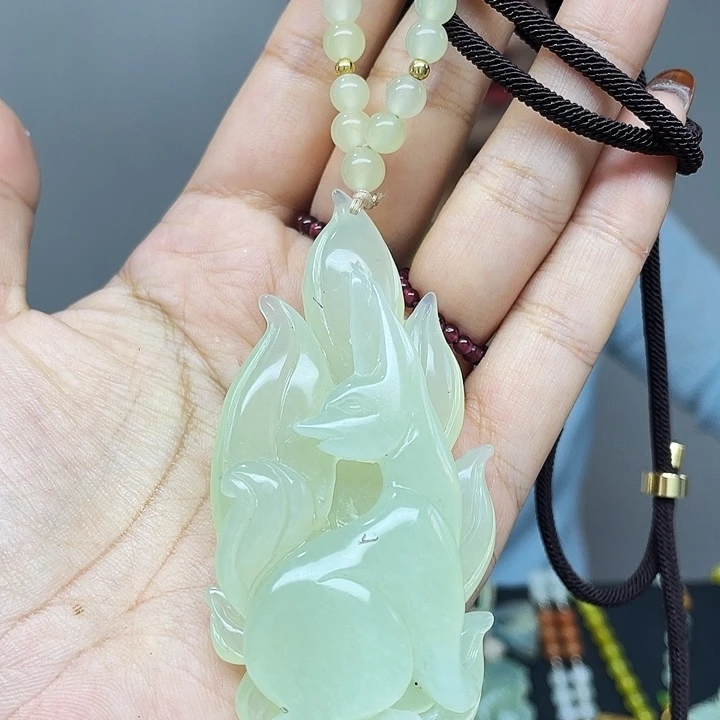 未镶嵌蛇纹石玉颈饰