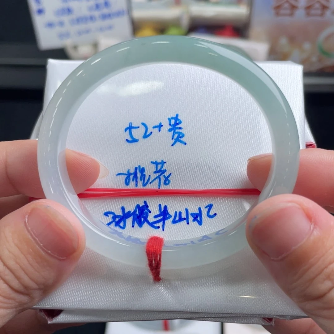 翡翠手镯未镶嵌翡翠手镯