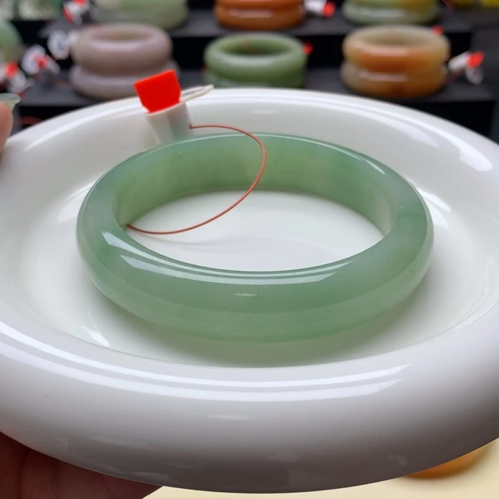 未镶嵌手镯石英岩玉