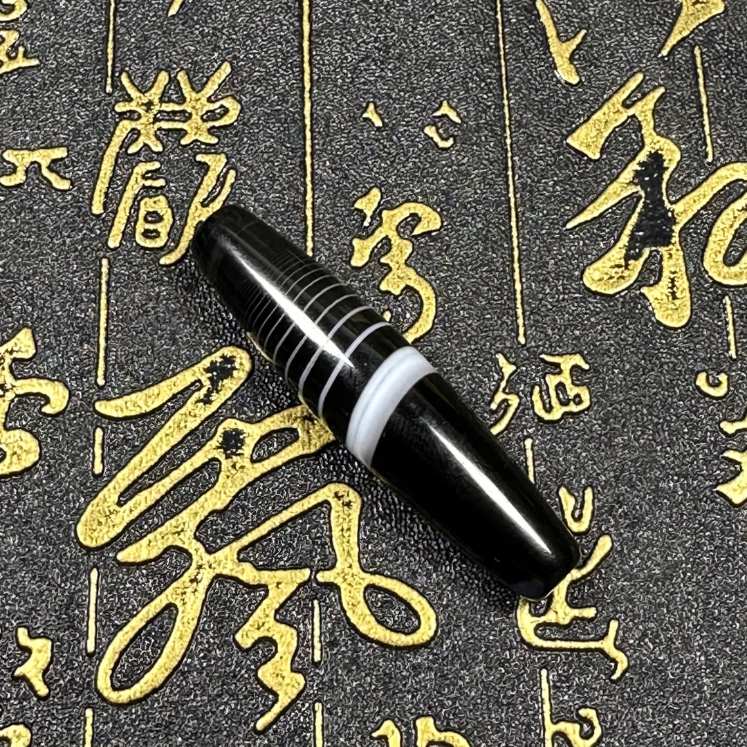 缠丝玛瑙极致黑瓷白纹路