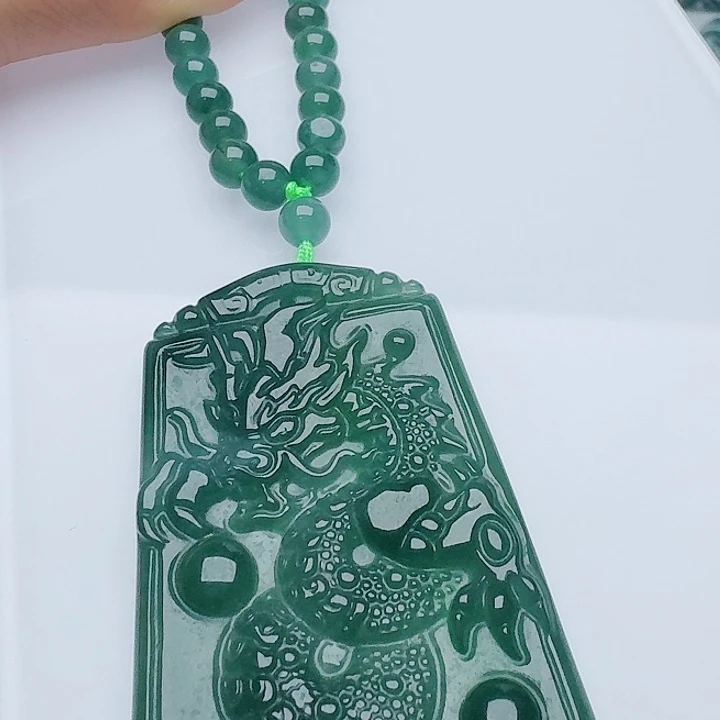 翡翠未镶嵌颈饰多样性发其一