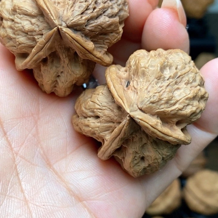 文玩核桃吊坠悬崖三棱