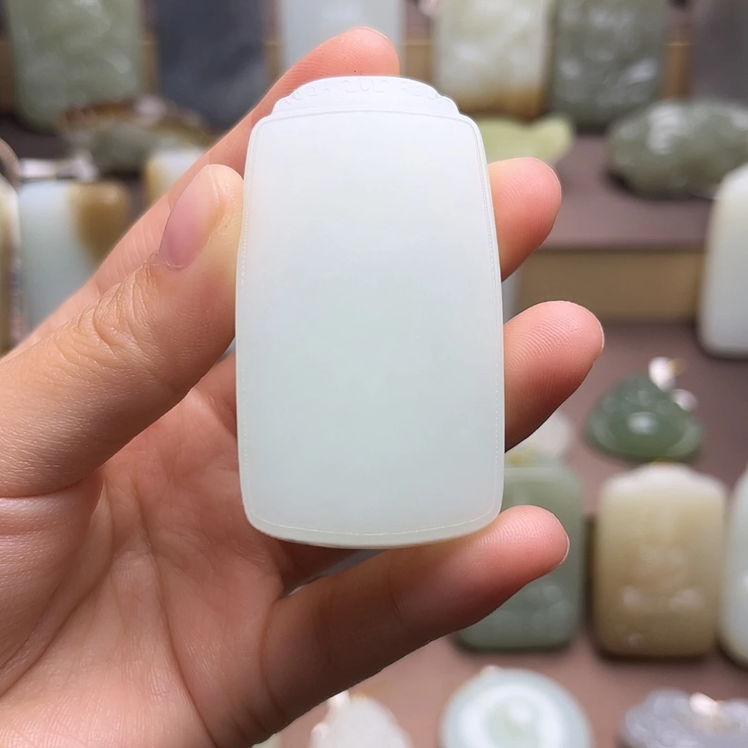 K***J和田玉未镶嵌颈饰