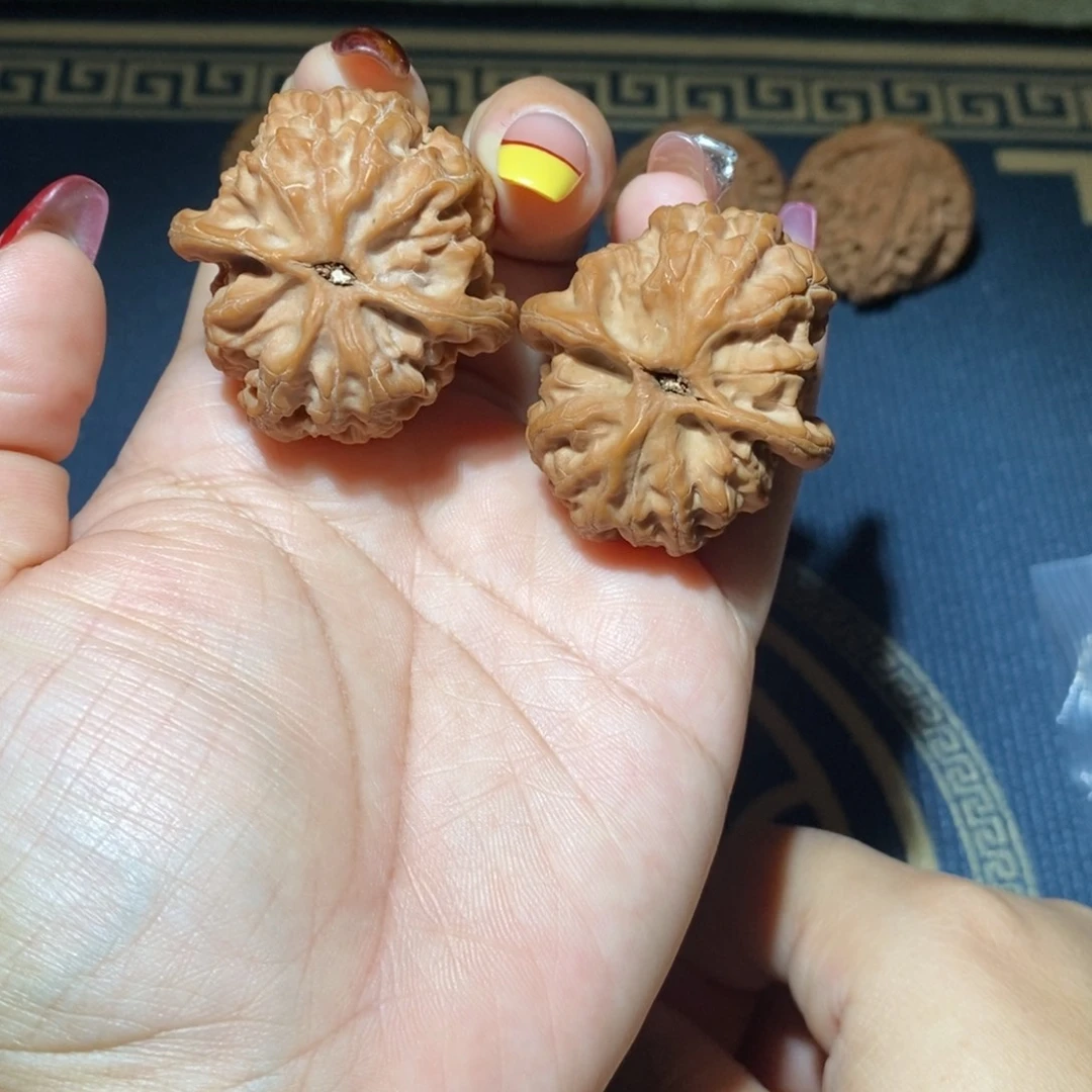 文玩核桃吊坠39尺全品梨木台