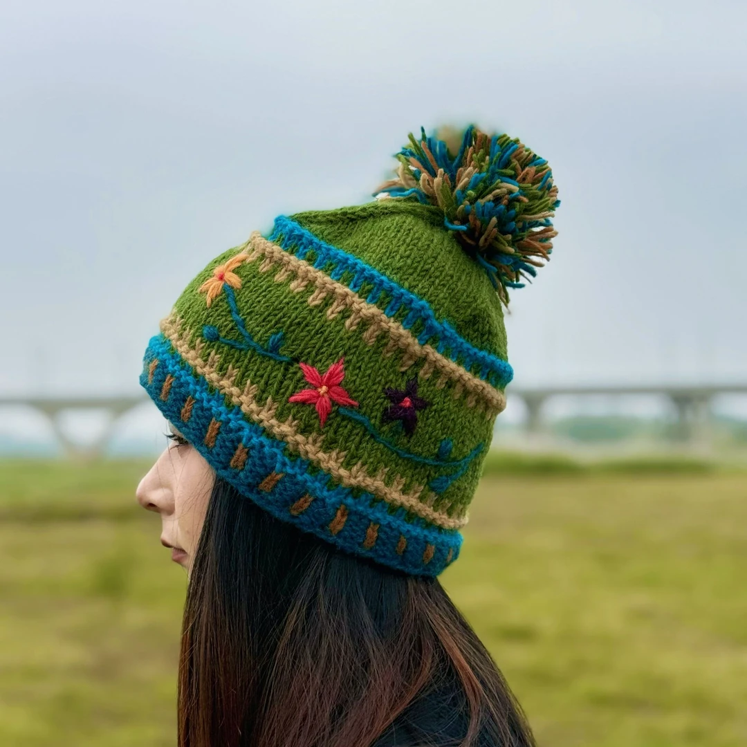 秋冬拼色休闲风街头风羊毛手工编织女帽子针织韩版刺绣帽子女秋冬