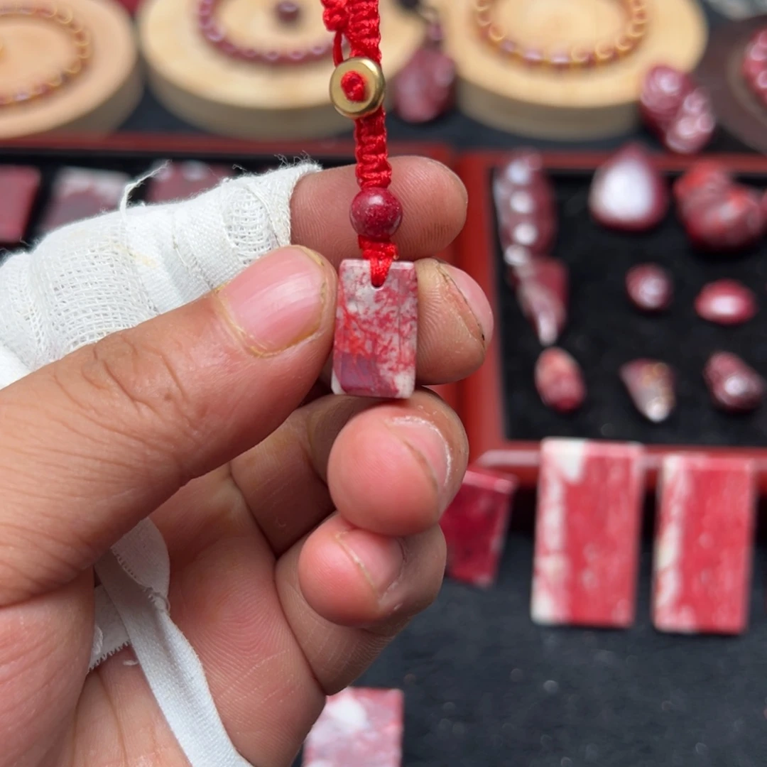 天然辰砂天然朱砂原石无事牌