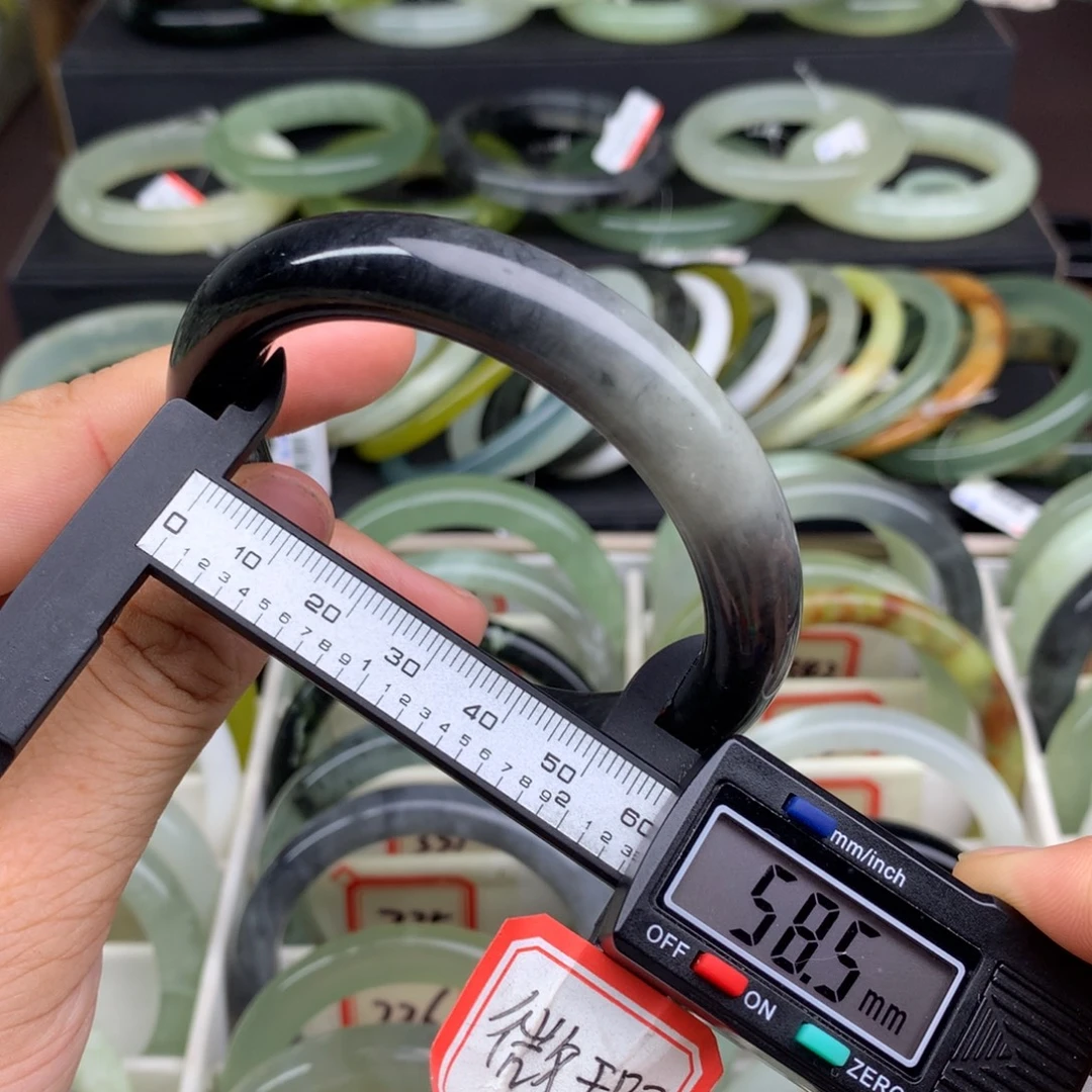 未镶嵌蛇纹石玉手镯331