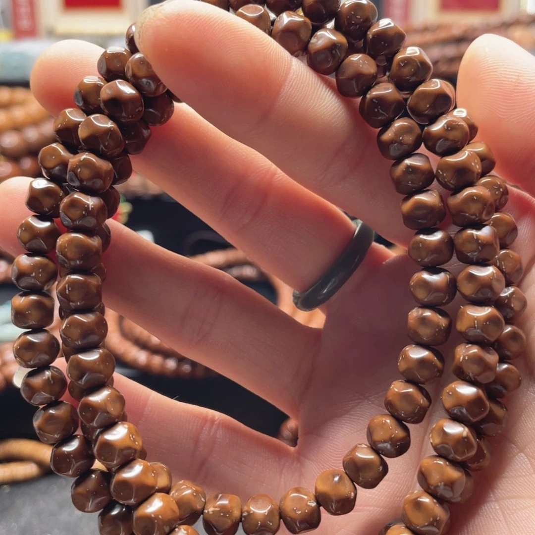 苦***z紫金鼠吊坠纯肉无相脖挂，棕线棕点多福利款