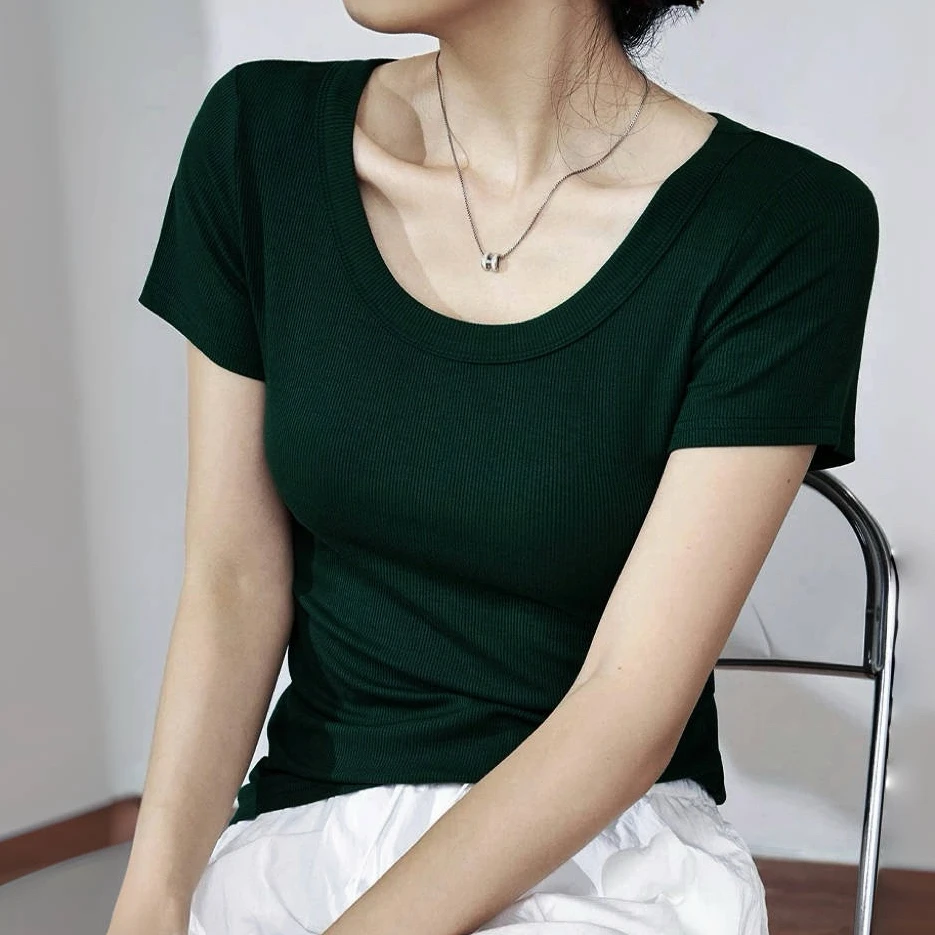 极简主义，上衣打底衫T采用20针高密织法还原面料本质舒适弹力棉