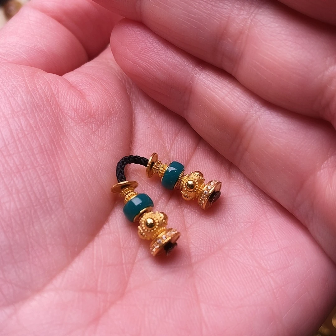 熊***铁绿松石18K金镶嵌配饰