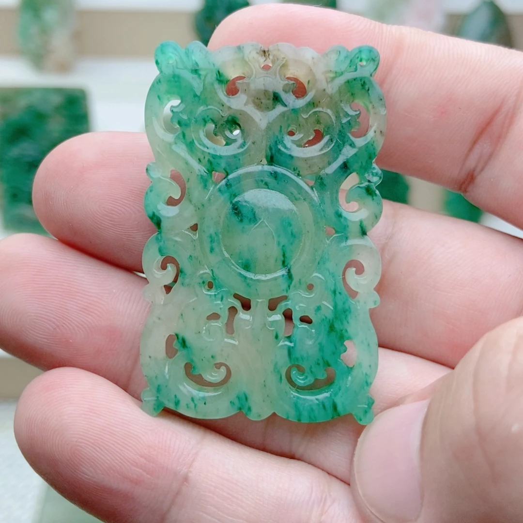 独山玉未镶嵌挂件