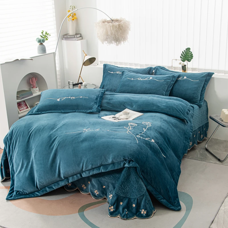 牛奶绒刺绣床盖款四件套-心怡玫瑰