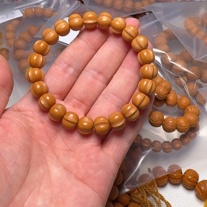 猴头核桃吊坠鲨鱼手串