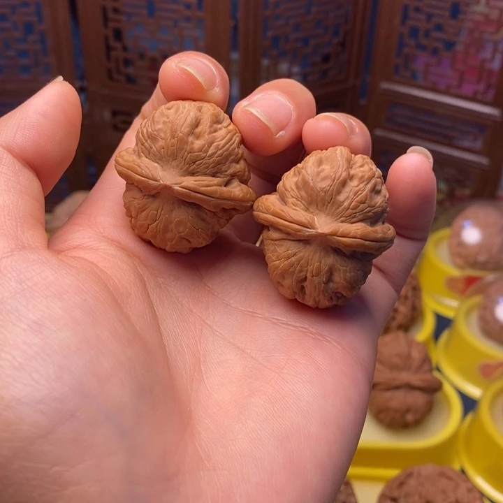 文玩核桃把件35元宝