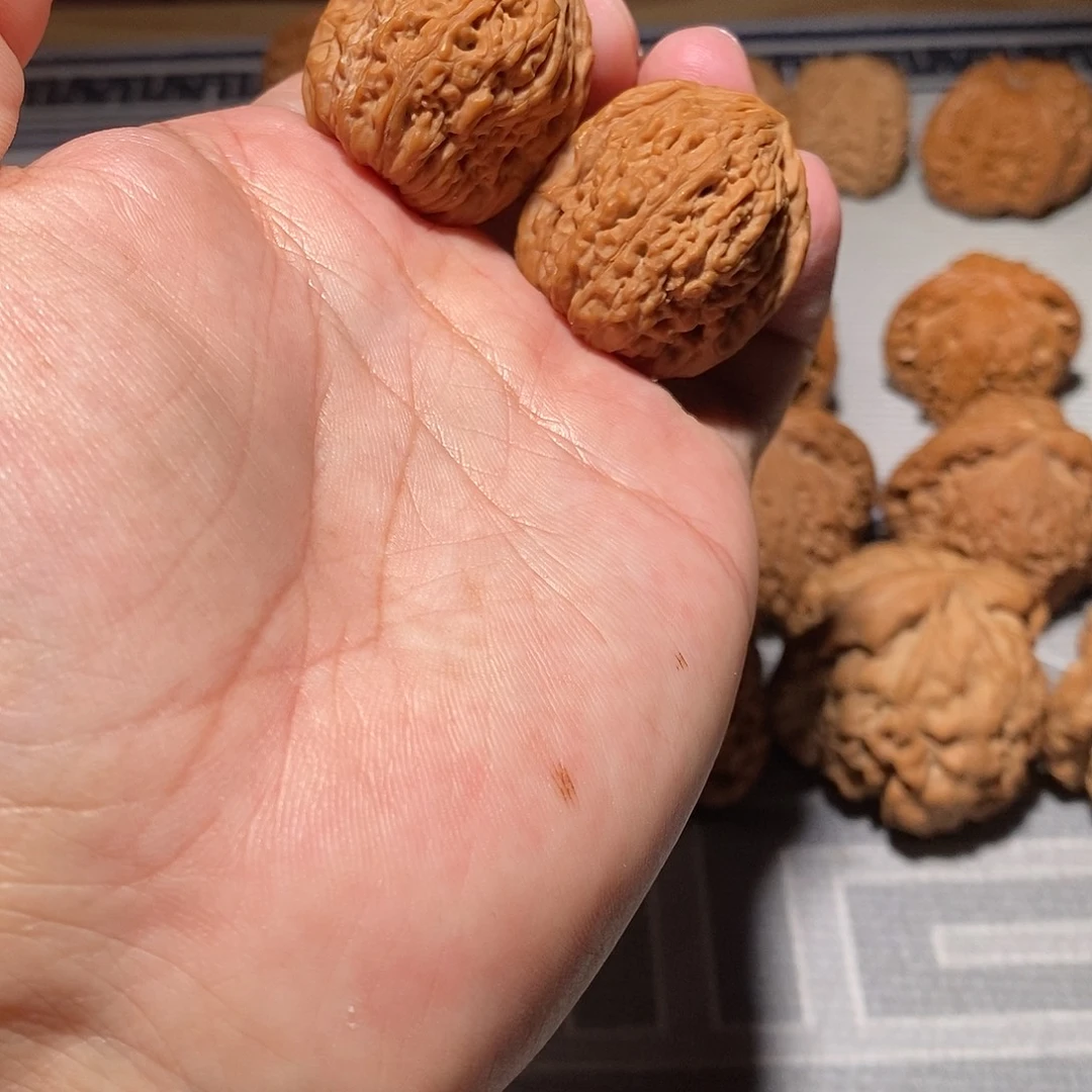 文玩核桃把件052凹底拉丝纹小尺寸收藏级南将石30尺