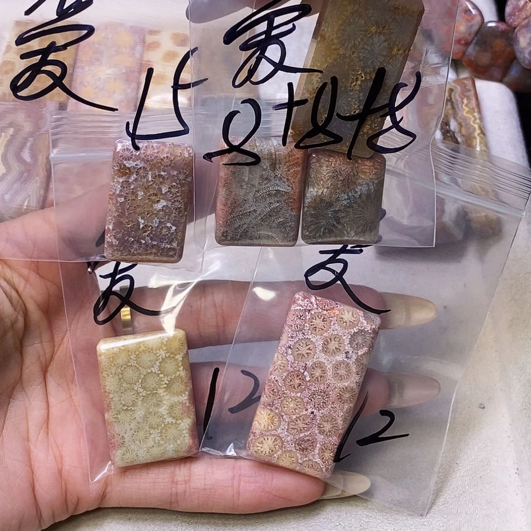 查罗石合金颈饰爱****?