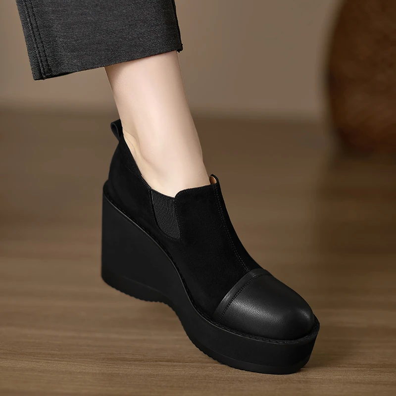 修悦黑色9CM坡跟一脚蹬女鞋2025春季新款厚底黑色真皮松紧小皮鞋