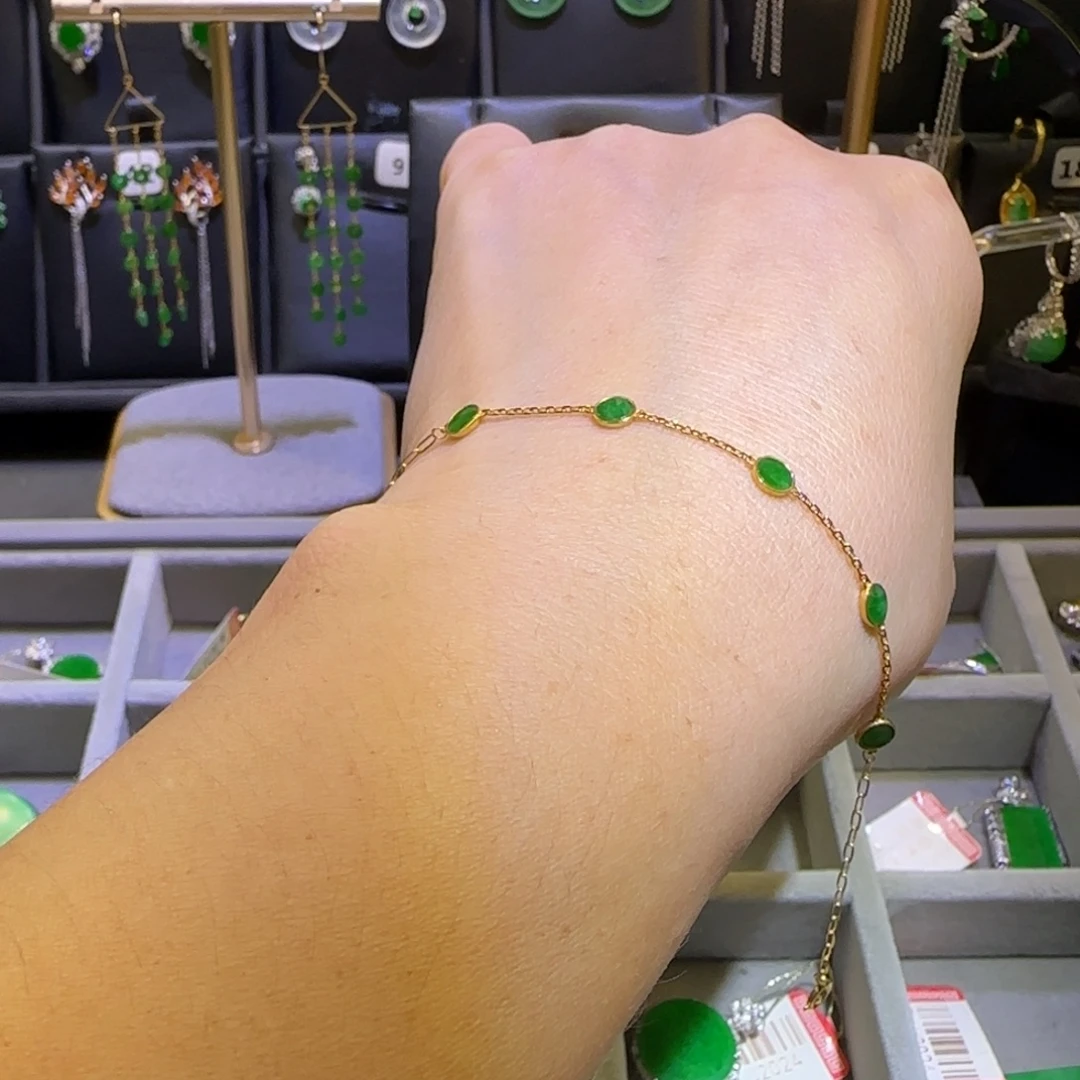 颈饰18K金镶嵌翡翠