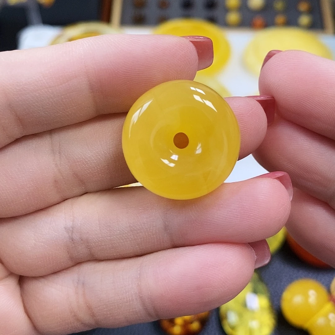 未镶嵌颈饰琥珀平安扣