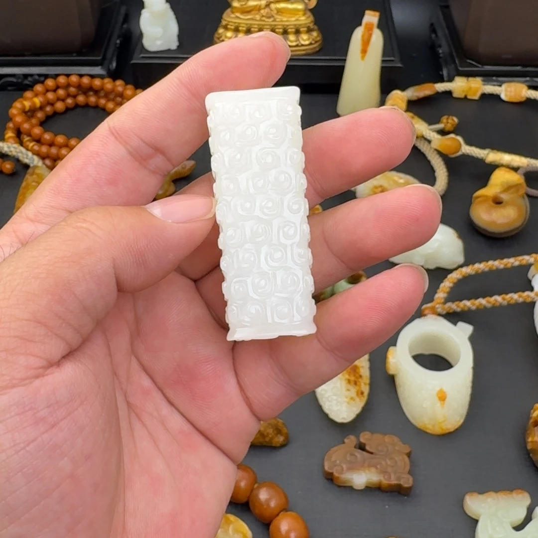 瘦***显和田玉（糖玉）未镶嵌颈饰