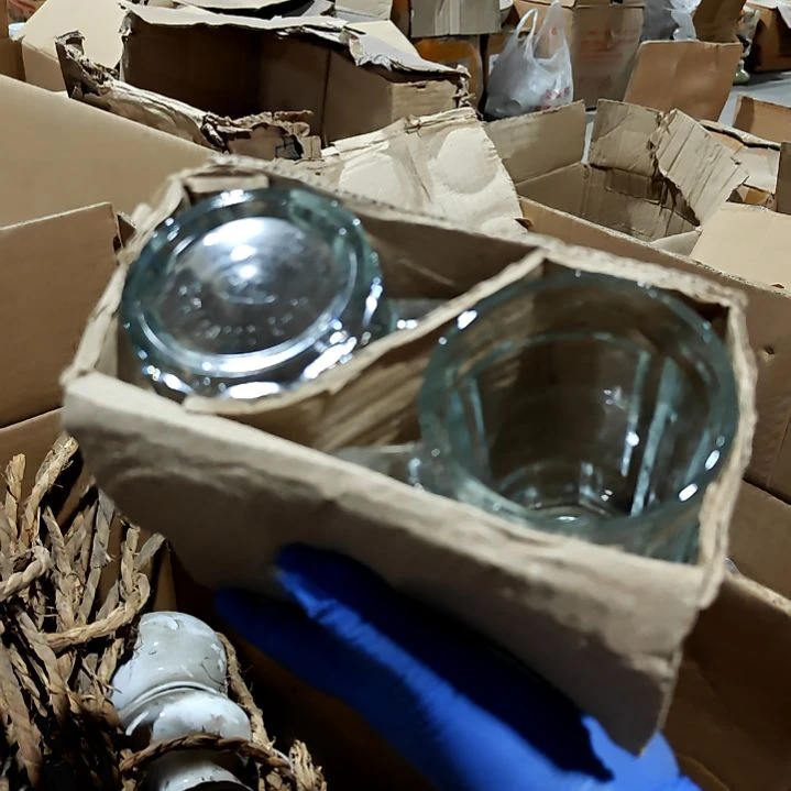 瓷片盘子碗茶壶啥都有