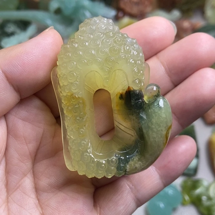 蛇纹石玉挂件未镶嵌