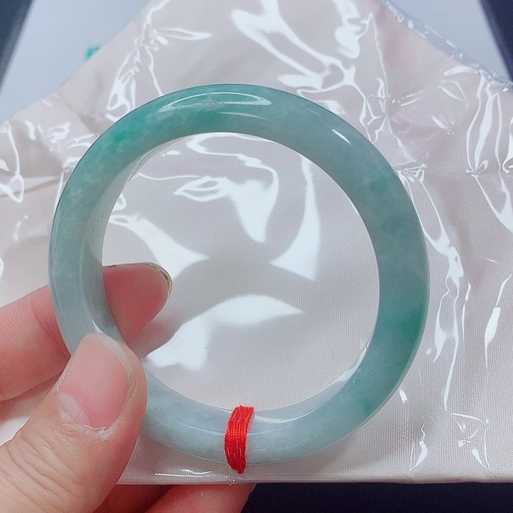 翡翠手镯未镶嵌手镯