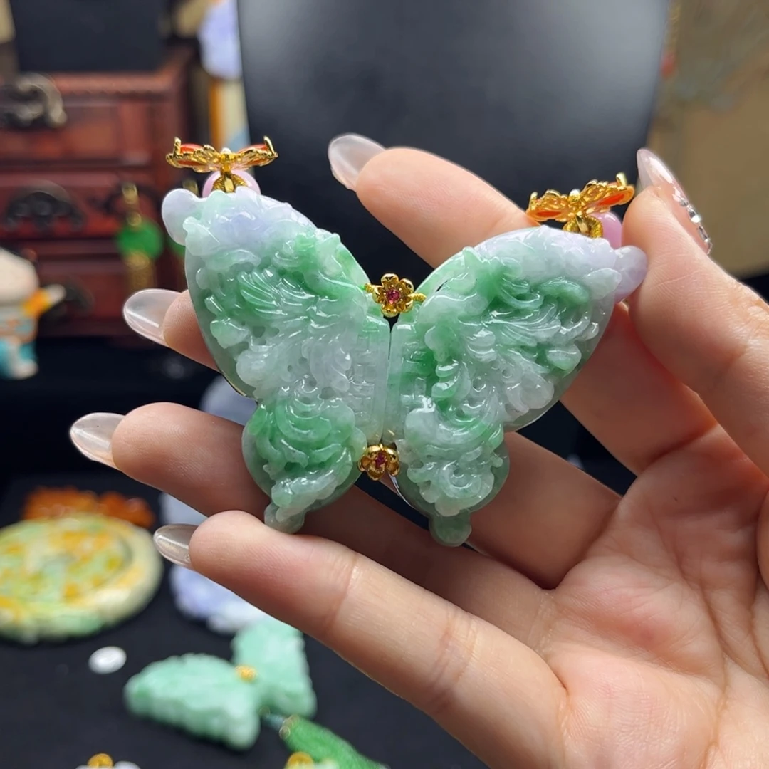 墨***年颈饰未镶嵌翡翠冰