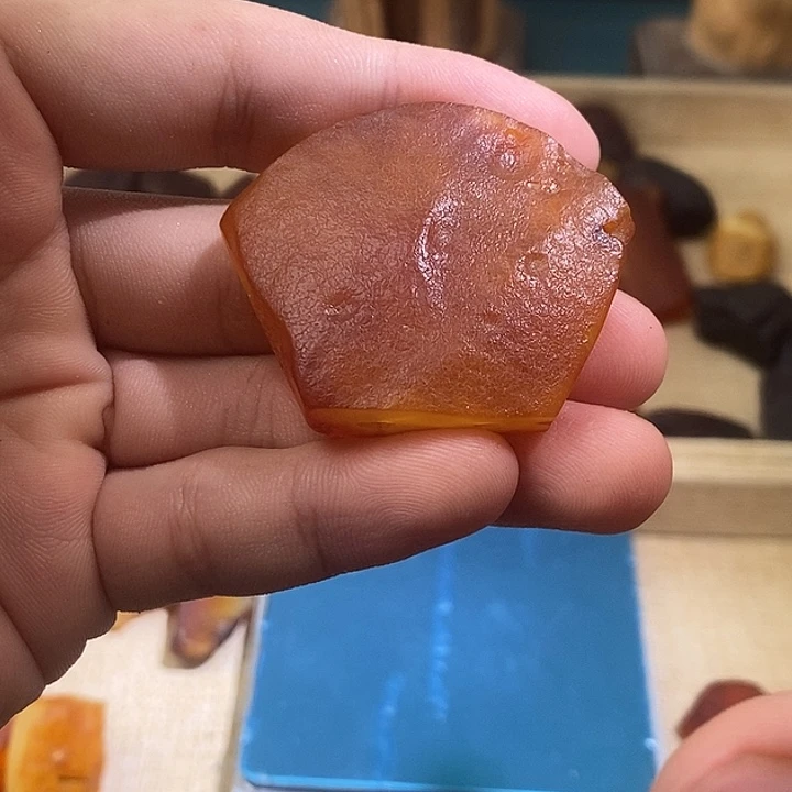 琥珀未镶嵌裸石金胶蜜