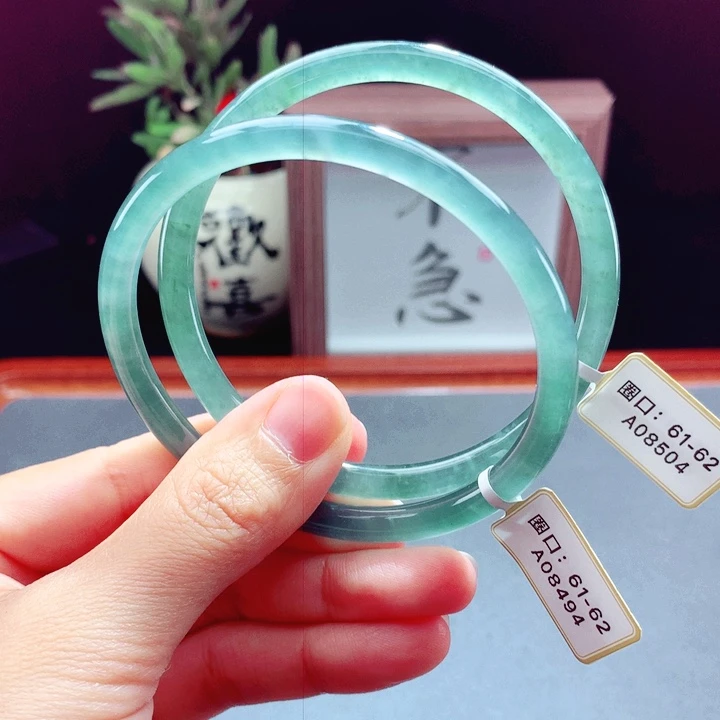 翡翠未镶嵌手镯圆镯