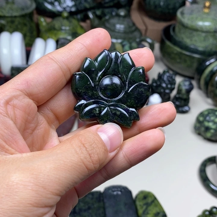 y****未镶嵌蛇纹石玉莲花坠