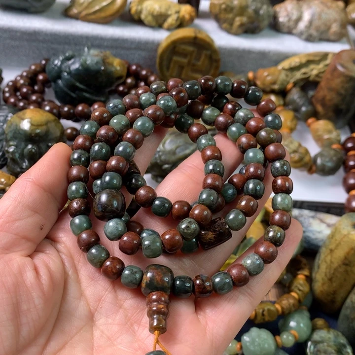 未镶嵌岫岩河磨玉（透闪石质玉）把件