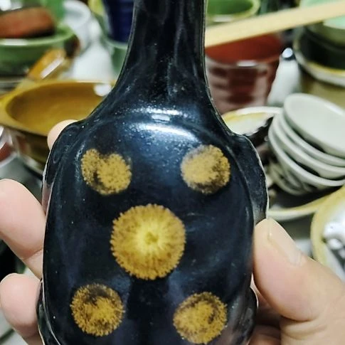 瓷片瓷片，各种摆件，均有瑕疵。沙锅！