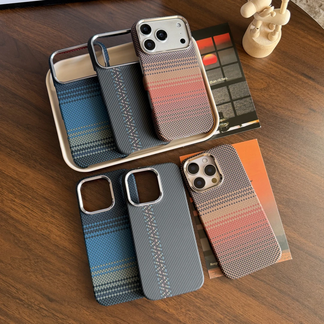 适用iPhone17凯夫拉磁吸手机壳碳纤维纹半包16苹果15promax保护套