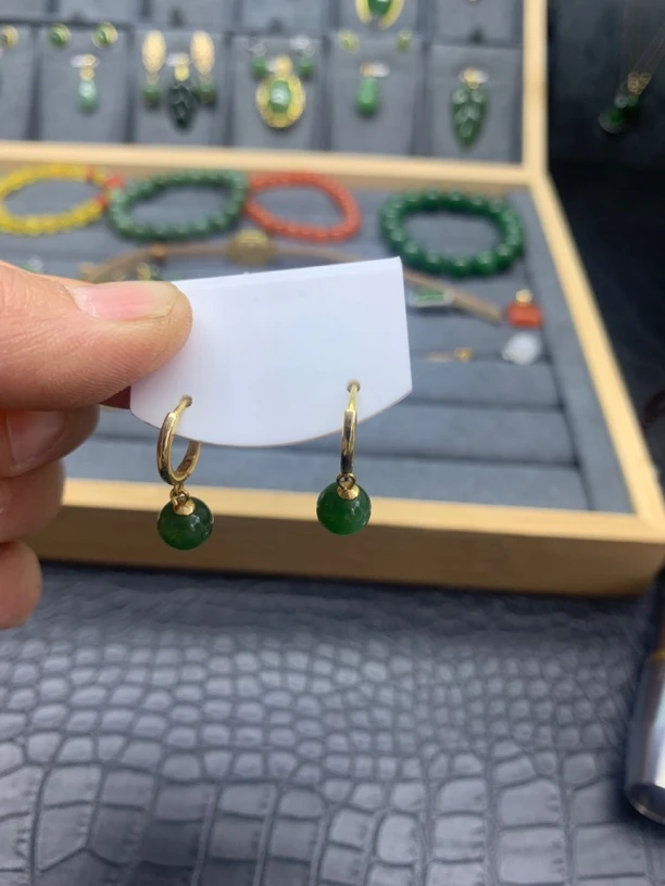 S925银镶嵌天然和田碧玉约8mm的时尚圆珠耳扣