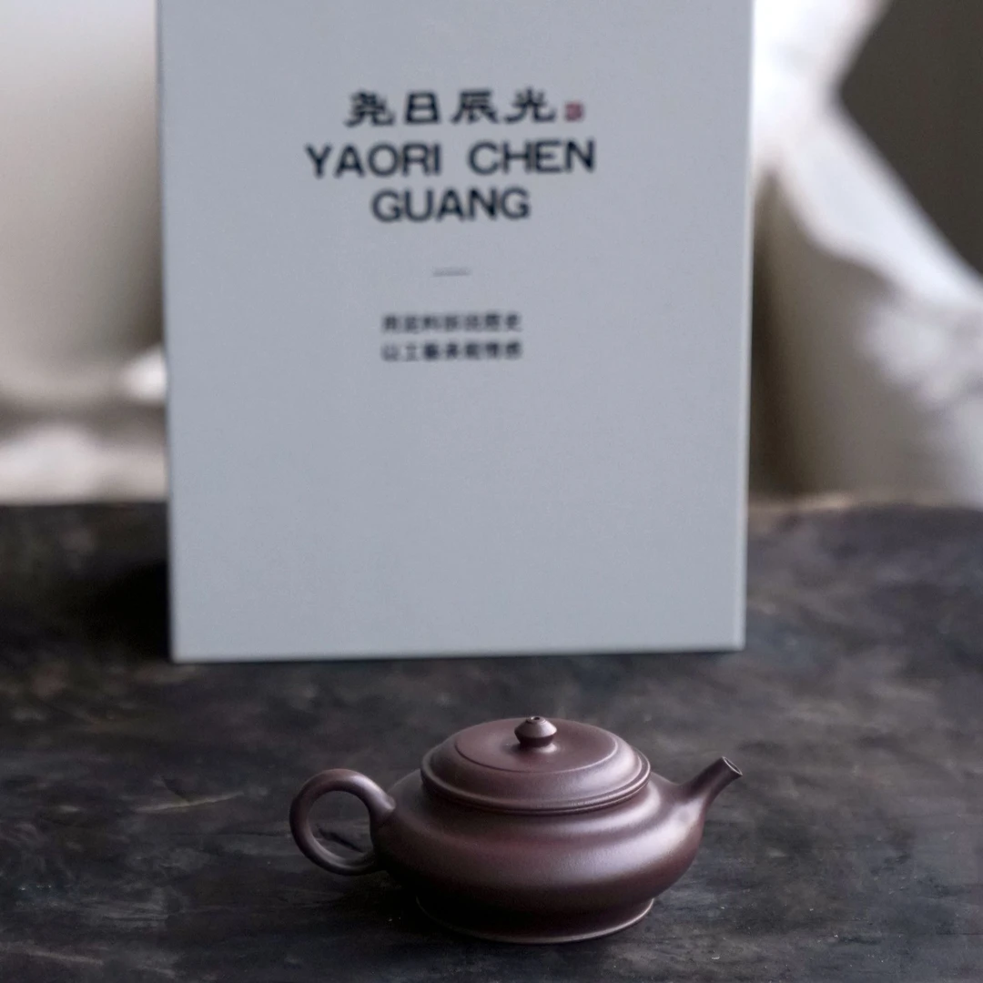 松泉茶器×尧日辰光丨《大彬虚扁》大水潭天青 140CC 全手工 茶壶