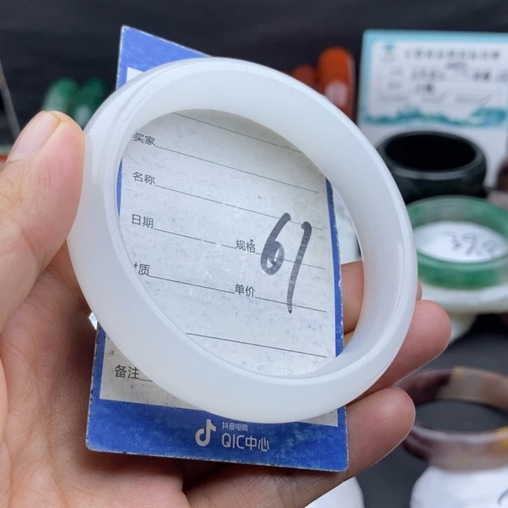 未镶嵌手镯石英质玉