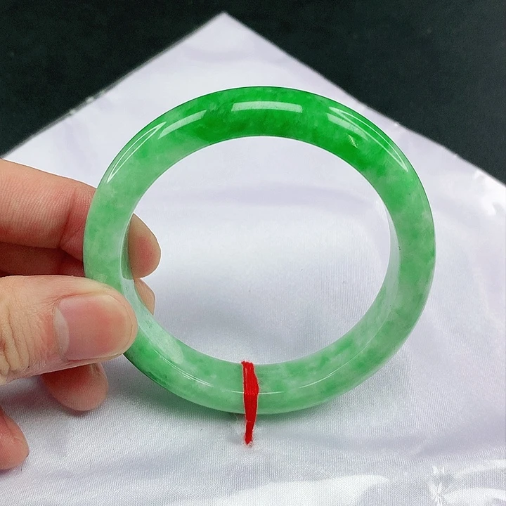 翡翠手镯未镶嵌圈56。1104