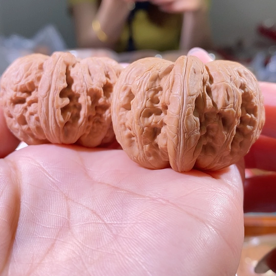 文玩核桃吊坠元宝