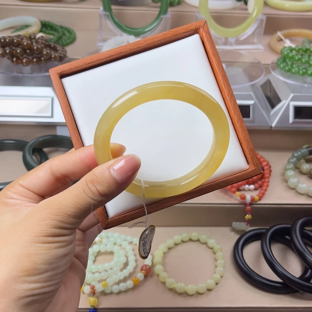 和田玉未镶嵌手镯