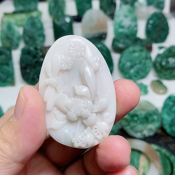 未镶嵌独山玉颈饰