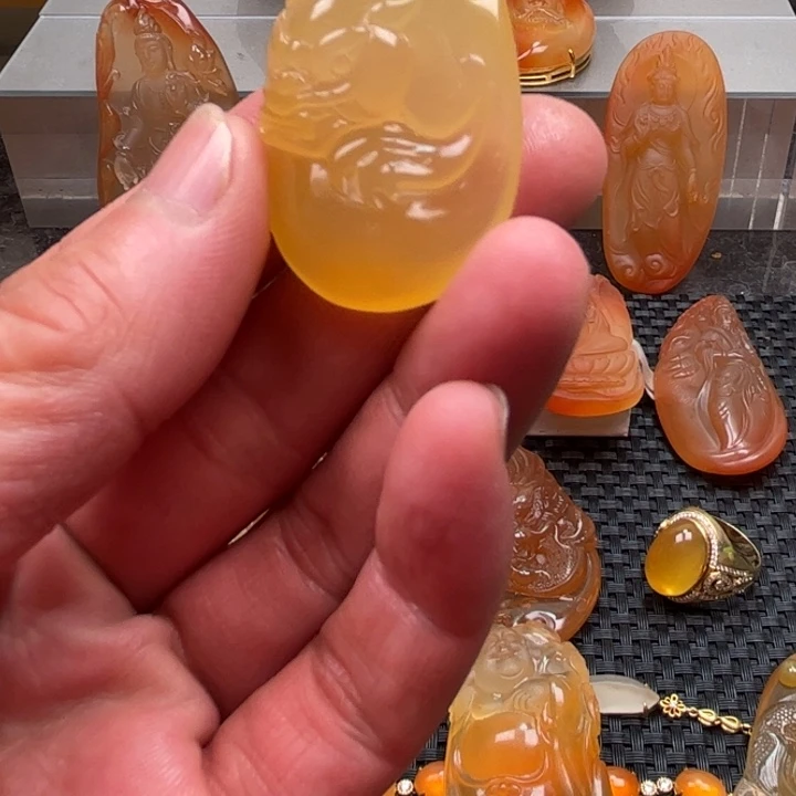 石英质玉颈饰未镶嵌d****咯