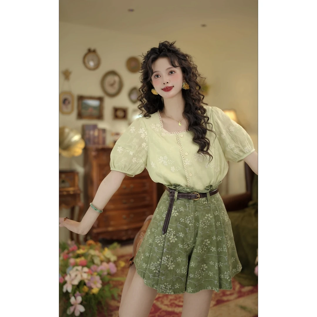 扣子家【梅梅青提】港风复古方领绣花衬衫夏季休闲上衣KK0725446